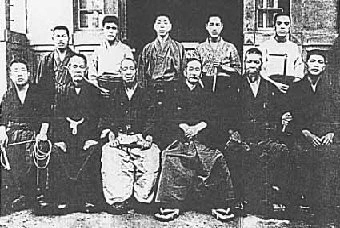 De eerste leerlingen van Kano's school.